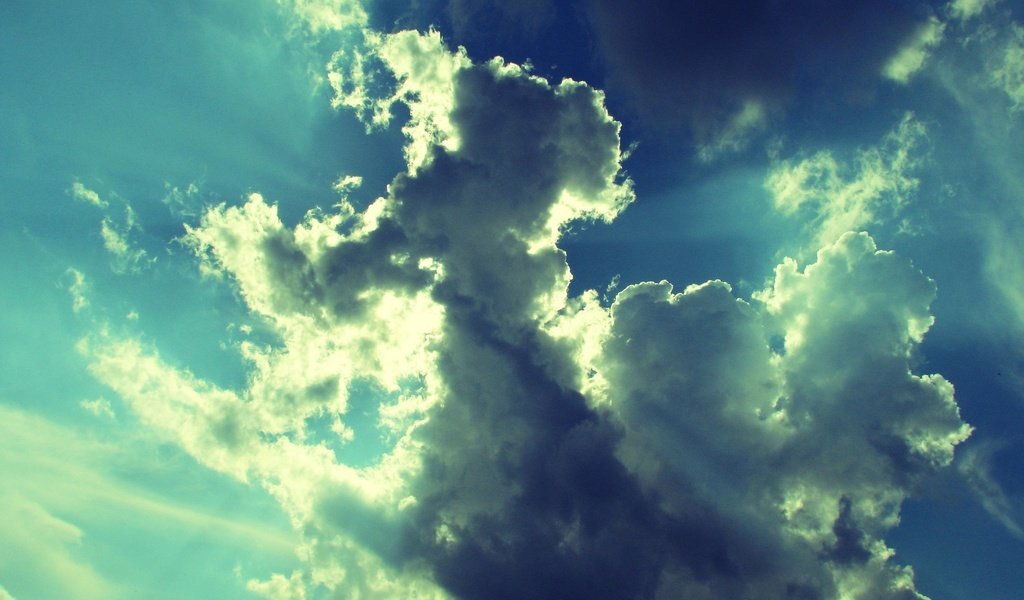 Обои небо, облака, фото, лучи, обработка, картинка, лёгкость, невесомость, the sky, clouds, photo, rays, treatment, picture, ease, weightlessness разрешение 2560x1565 Загрузить