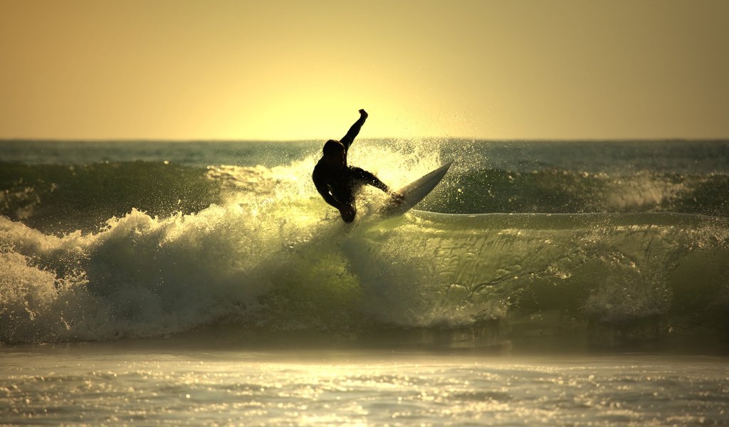 Обои закат, море, доска, волна, сёрфер, sunset, sea, board, wave, surfer разрешение 2560x1600 Загрузить