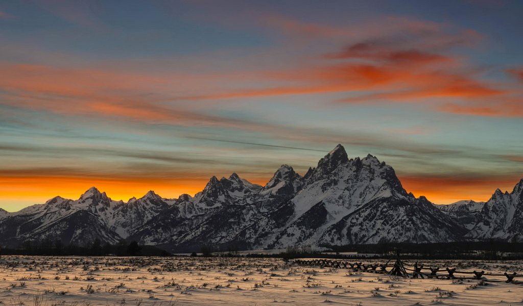 Обои облака, горы, снег, природа, закат, зима, пейзаж, clouds, mountains, snow, nature, sunset, winter, landscape разрешение 1920x1080 Загрузить