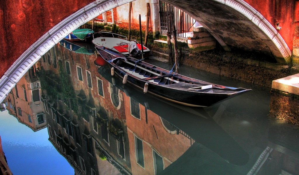 Обои река, отражение, мост, лодка, гондолы, river, reflection, bridge, boat, gondola разрешение 1920x1080 Загрузить