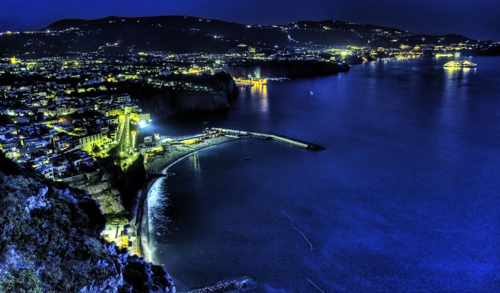 Обои ночь, огни, город, побережье, италия, амальфи, night, lights, the city, coast, italy, amalfi разрешение 2048x1279 Загрузить