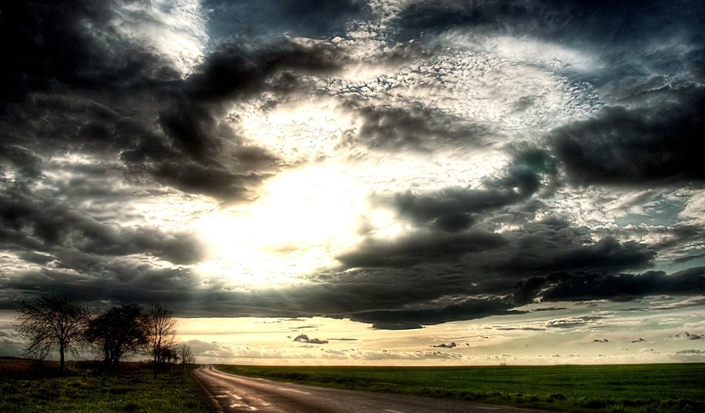 Обои дорога, дерево, грозовое небо, road, tree, stormy sky разрешение 2000x1600 Загрузить