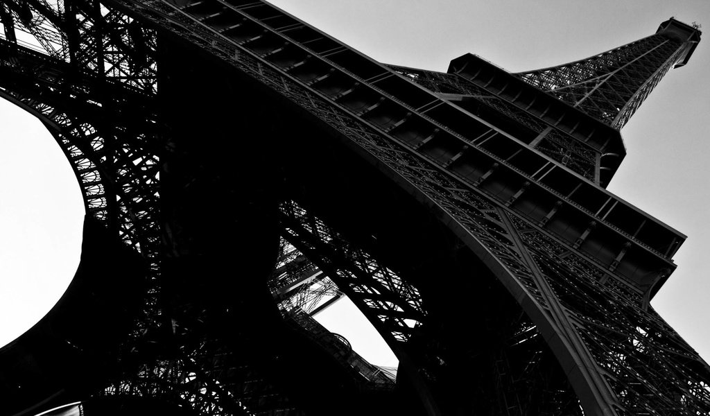 Обои небо, париж, франция, эйфелева башня, чёрно-белые, the sky, paris, france, eiffel tower, black and white разрешение 2400x1350 Загрузить