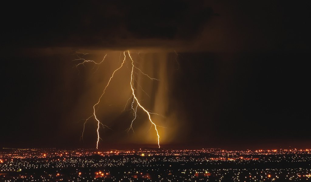 Обои огни, молния, город, lights, lightning, the city разрешение 2560x1600 Загрузить