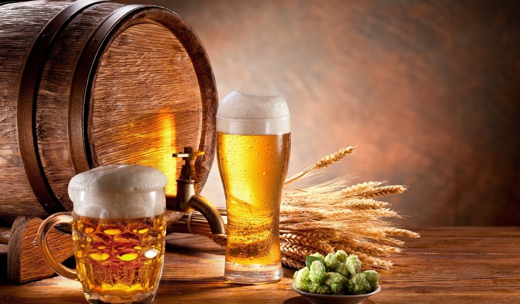 Обои бокал, колосья, кружка, пиво, пена, бочка, светлое, glass, ears, mug, beer, foam, barrel, light разрешение 2560x1440 Загрузить
