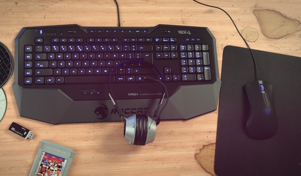Обои геймерская клавиатура, мышка и гарнитура, gaming keyboard, mouse and headset разрешение 1920x1200 Загрузить