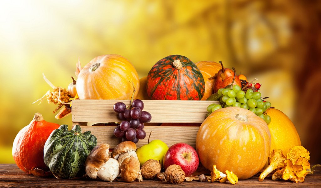 Обои орехи, тыквы, виноград, ящик, фрукты, яблоки, осень, грибы, урожай, овощи, nuts, pumpkin, grapes, box, fruit, apples, autumn, mushrooms, harvest, vegetables разрешение 2560x1600 Загрузить