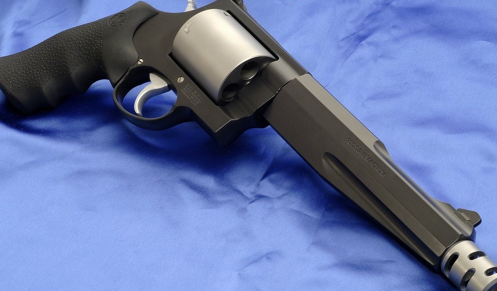 Обои оружие, черный, револьвер, weapons, black, revolver разрешение 2560x1600 Загрузить