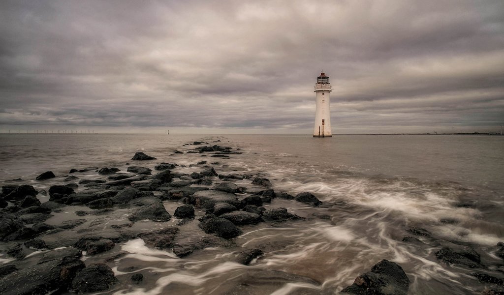 Обои камни, тучи, море, маяк, stones, clouds, sea, lighthouse разрешение 2048x1292 Загрузить