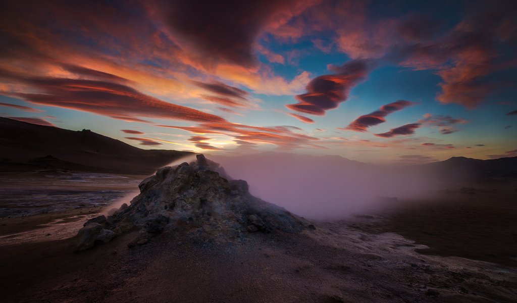 Обои небо, облака, горы, камни, закат, the sky, clouds, mountains, stones, sunset разрешение 1920x1282 Загрузить