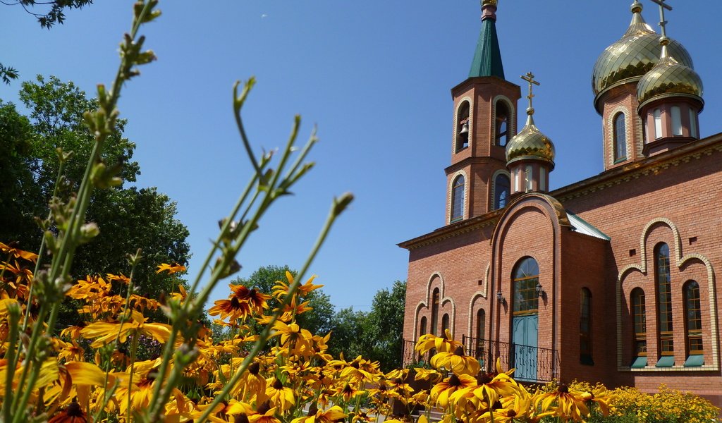 Обои цветы, желтый, храм, церковь, крест, flowers, yellow, temple, church, cross разрешение 4320x3240 Загрузить