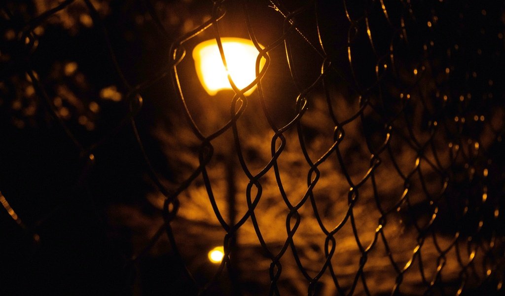 Обои свет, забор, сетка, фонарь, light, the fence, mesh, lantern разрешение 2048x1365 Загрузить