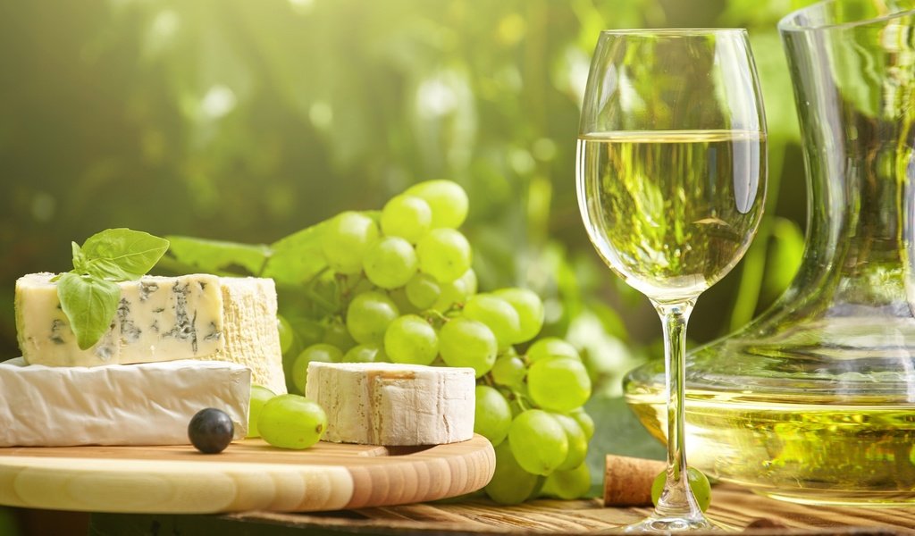 Обои солнце, виноград, сыр, вино, вина, брынза, the sun, grapes, cheese, wine разрешение 2880x1920 Загрузить