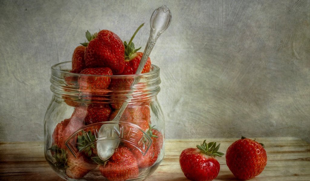 Обои клубника, ягоды, банка, strawberry, berries, bank разрешение 2048x1364 Загрузить