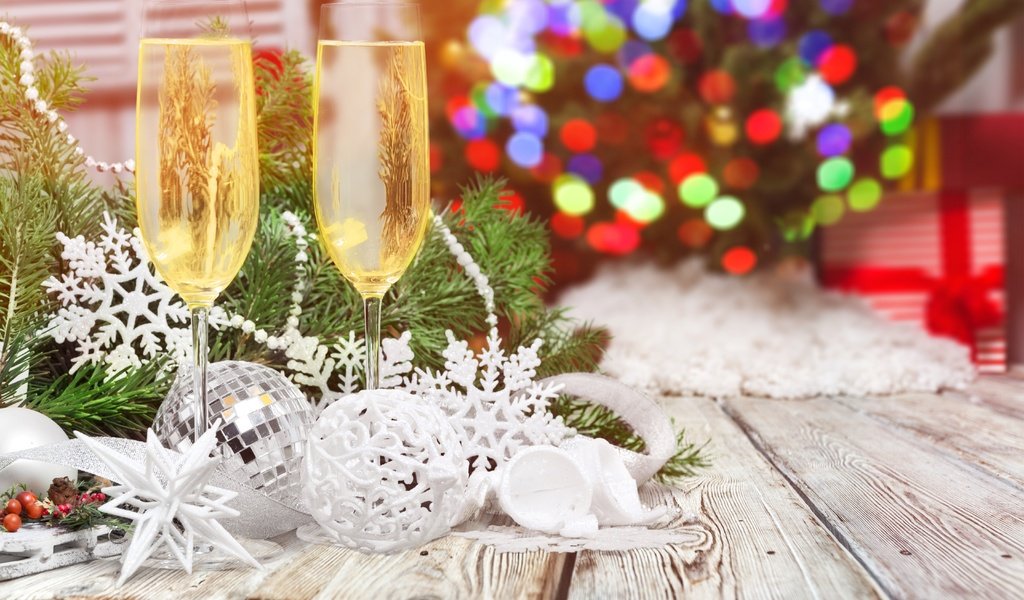 Обои новый год, елка, бокалы, рождество, шампанское, декорация, встреча нового года, довольная, new year, tree, glasses, christmas, champagne, decoration, happy разрешение 5760x3800 Загрузить