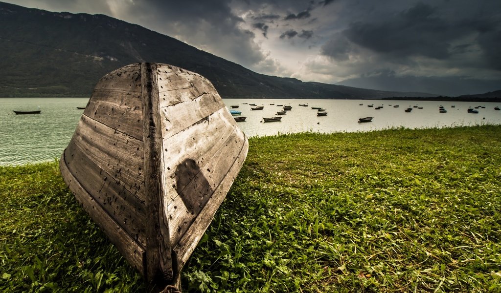 Обои река, природа, берег, зелень, гора, лодка, river, nature, shore, greens, mountain, boat разрешение 2560x1597 Загрузить