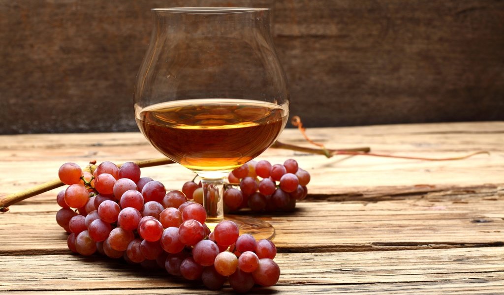 Обои виноград, стол, бокал, алкоголь, коньяк, гроздь, grapes, table, glass, alcohol, cognac, bunch разрешение 2560x1600 Загрузить