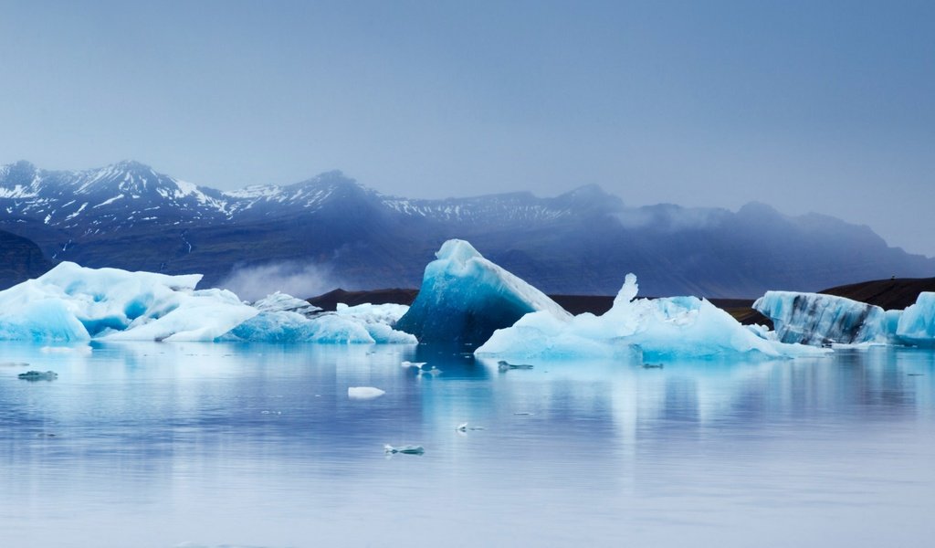 Обои горы, пейзаж, море, лёд, исландия, ледник, ледниковая лагуна, mountains, landscape, sea, ice, iceland, glacier, the glacial lagoon разрешение 1920x1080 Загрузить