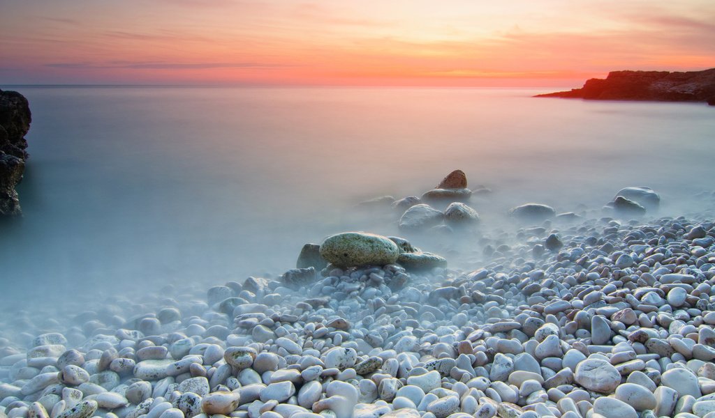 Обои небо, камни, берег, пейзаж, море, горизонт, the sky, stones, shore, landscape, sea, horizon разрешение 1920x1200 Загрузить