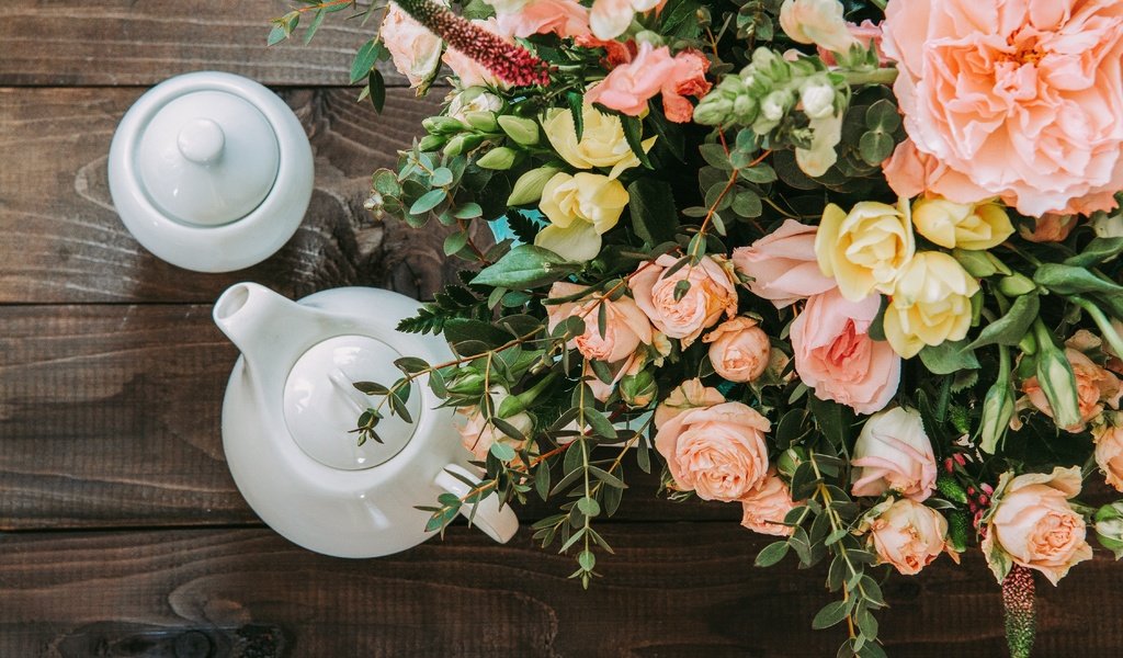 Обои цветы, букет, ваза, чайник, flowers, bouquet, vase, kettle разрешение 4500x2999 Загрузить