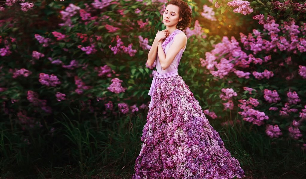 Обои цветы, девушка, платье, весна, сирень, закрытые глаза, lilac dreams, flowers, girl, dress, spring, lilac, closed eyes разрешение 1920x1280 Загрузить