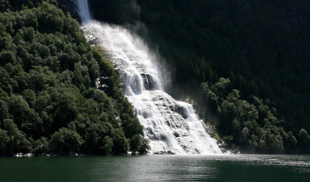 Обои природа, лес, водопад, норвегии, geiranger fjord, nature, forest, waterfall, norway разрешение 2595x1730 Загрузить