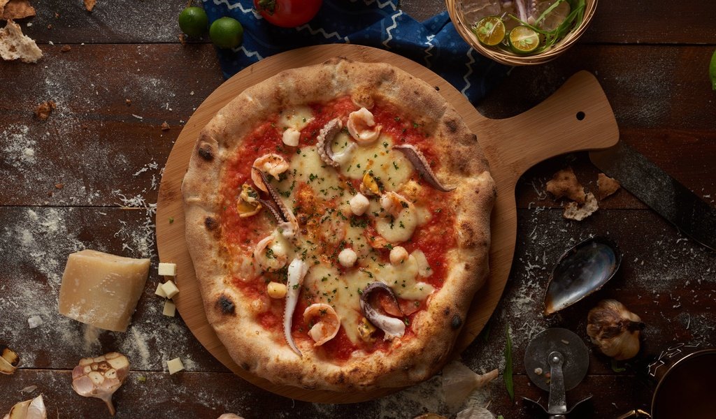 Обои сыр, выпечка, пицца, чеснок, кальмары, начинка. помидоры, cheese, cakes, pizza, garlic, squid, filling. tomatoes разрешение 2048x1367 Загрузить