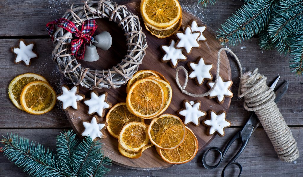 Обои новый год, веревка, рождество, венок, печенье, выпечка, лимоны, new year, rope, christmas, wreath, cookies, cakes, lemons разрешение 1920x1200 Загрузить