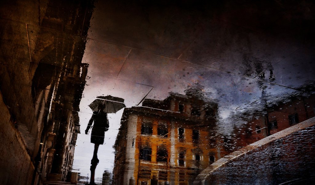 Обои отражение, город, дождь, силуэт, мокро, reflection, the city, rain, silhouette, wet разрешение 2112x1188 Загрузить