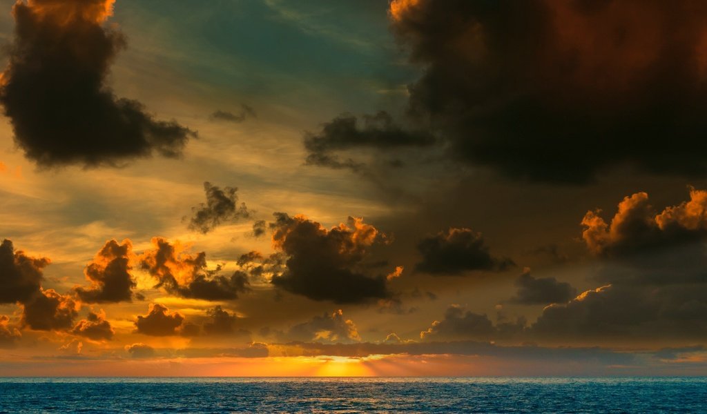 Обои небо, солнечные лучи, облака, вода, солнце, природа, закат, пейзаж, море, the sky, the sun's rays, clouds, water, the sun, nature, sunset, landscape, sea разрешение 1920x1080 Загрузить