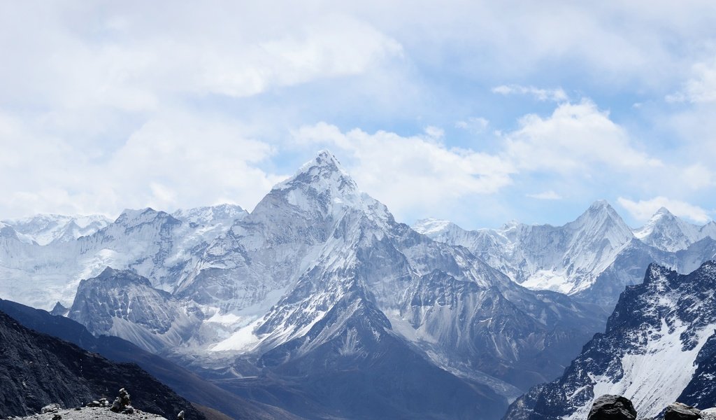 Обои небо, облака, горы, скалы, природа, непал, ама-даблам, the sky, clouds, mountains, rocks, nature, nepal, ama dablam разрешение 3696x2448 Загрузить