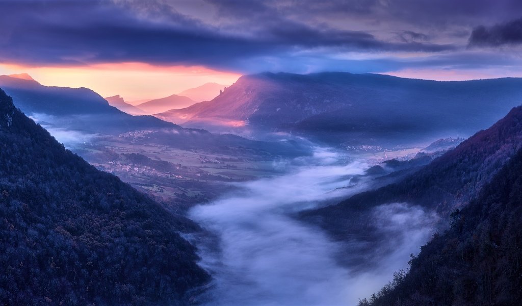 Обои горы, утро, туман, рассвет, панорама, долина, испания, mountains, morning, fog, dawn, panorama, valley, spain разрешение 5000x2812 Загрузить