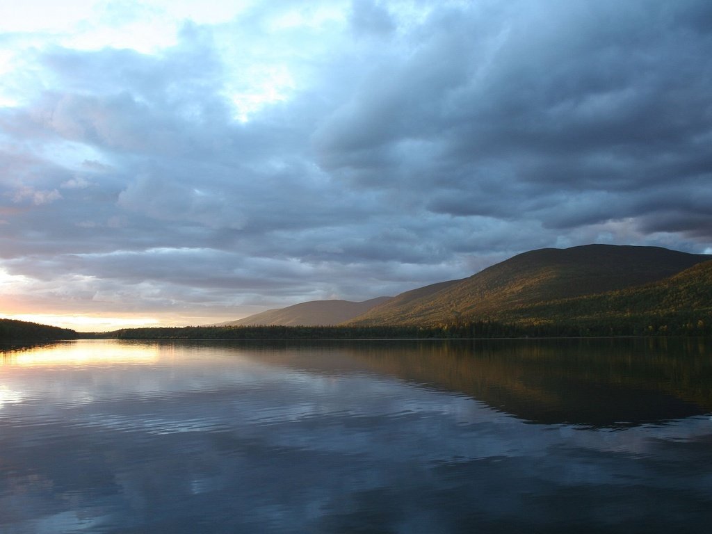 Обои облака, озеро, отражение, гора, clouds, lake, reflection, mountain разрешение 2560x1600 Загрузить