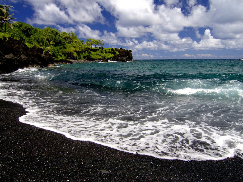 Обои небо, паналуу, облака, волны, море, пляж, горизонт, гавайи, чёрный песок, the sky, clouds, wave, sea, beach, horizon, hawaii, black sand разрешение 1920x1080 Загрузить