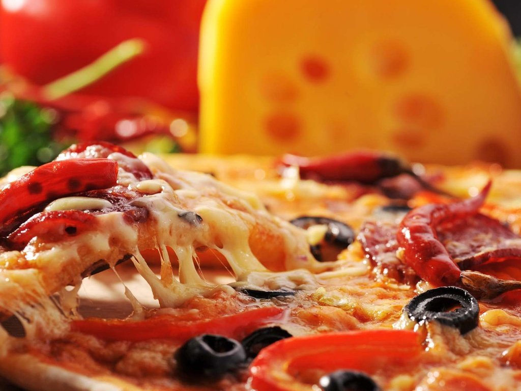 Обои сыр, обед, выпечка, пицца, начинка, маслины, салями, cheese, lunch, cakes, pizza, filling, olives, salami разрешение 1920x1200 Загрузить
