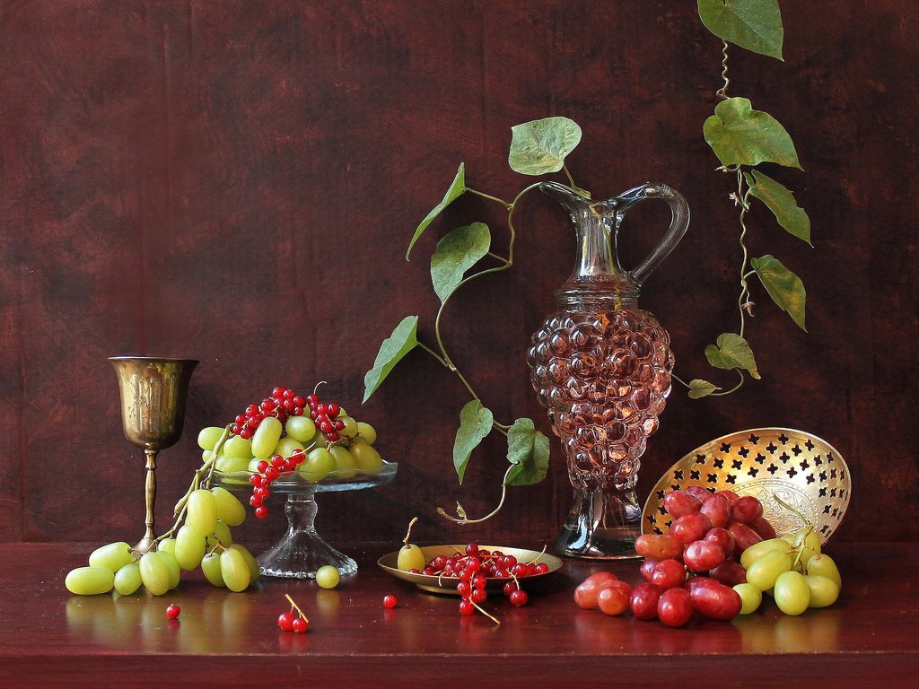 Обои виноград, ягоды, вино, вина, смородина, кубок, графин, still-life, grapes, berries, wine, currants, cup, decanter разрешение 1920x1345 Загрузить