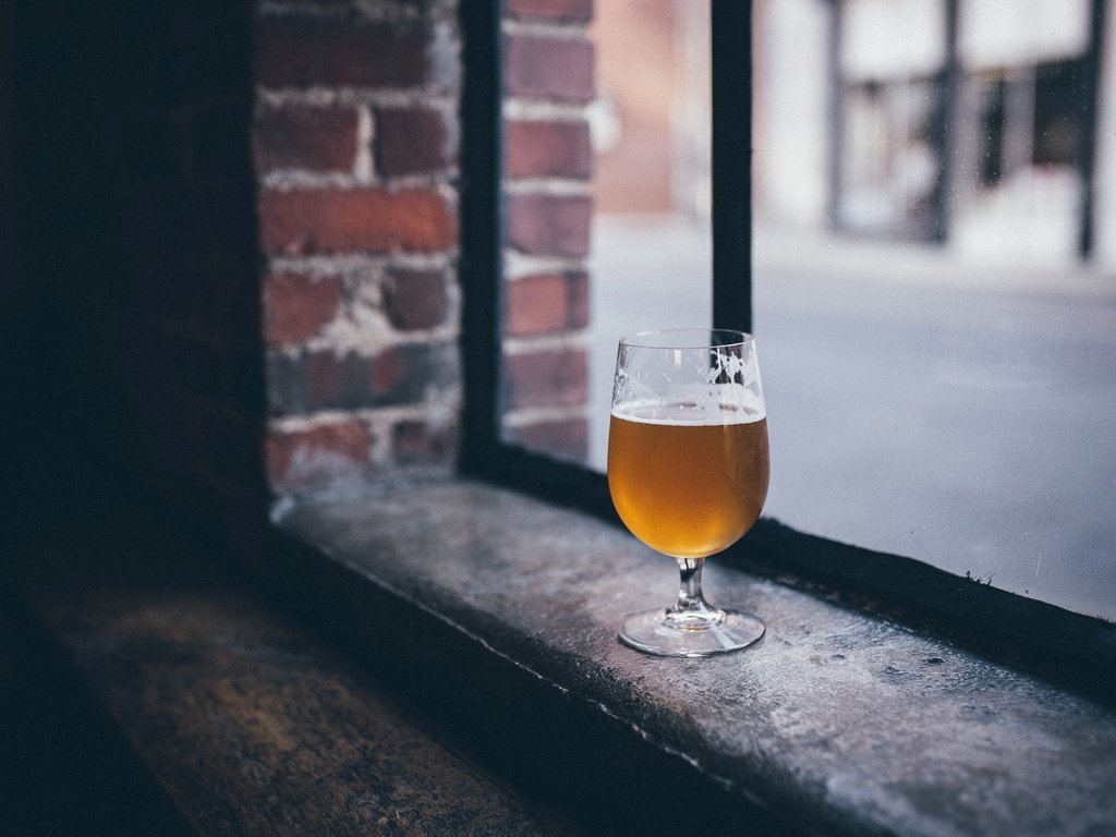 Обои бокал, окно, пиво, glass, window, beer разрешение 2495x1651 Загрузить
