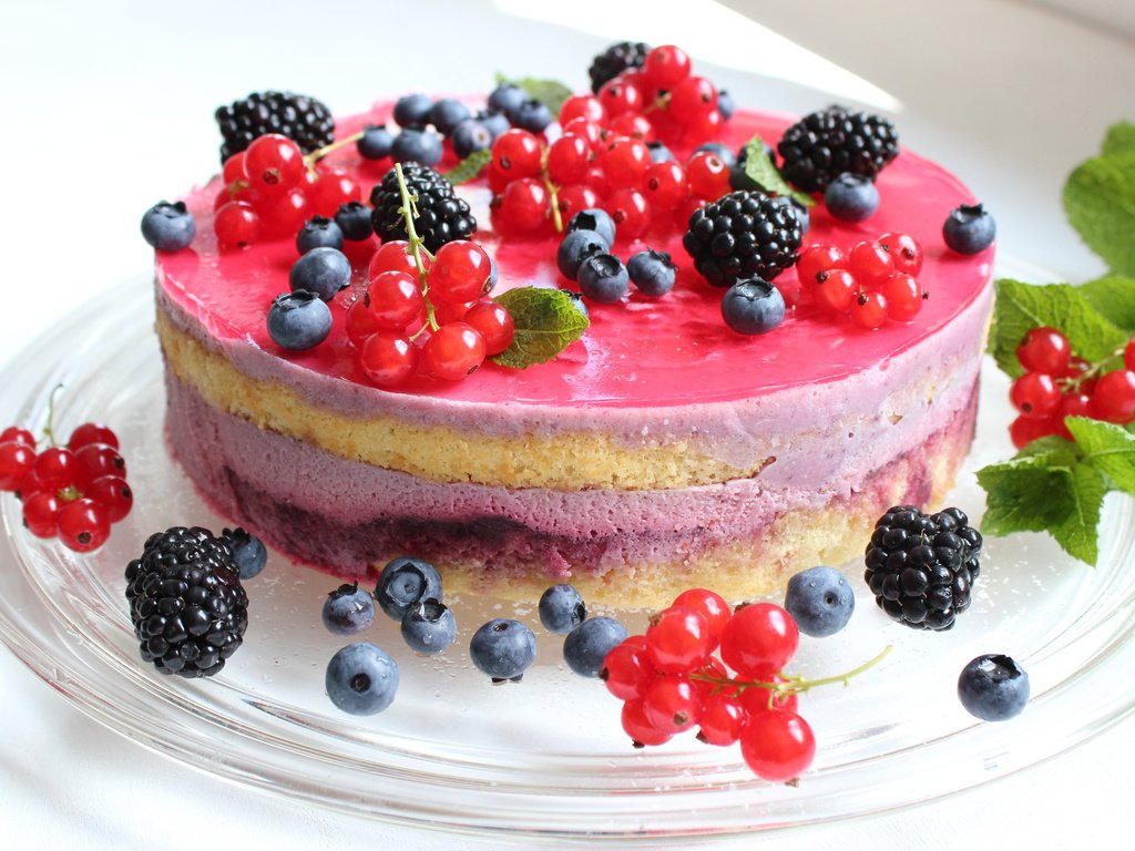 Обои ягоды, черника, сладкое, торт, красная смородина, десерт, ежевика, berries, blueberries, sweet, cake, red currant, dessert, blackberry разрешение 2560x1600 Загрузить