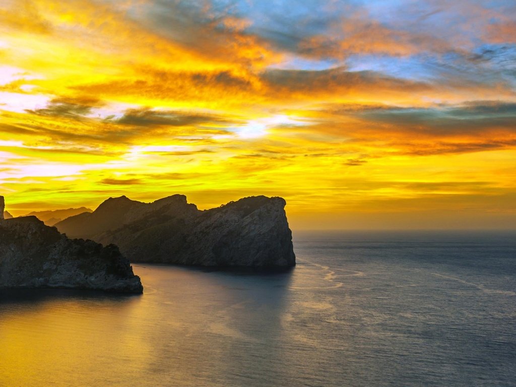 Обои небо, облака, скалы, закат, пейзаж, море, испания, мальорка, the sky, clouds, rocks, sunset, landscape, sea, spain, mallorca разрешение 1920x1200 Загрузить