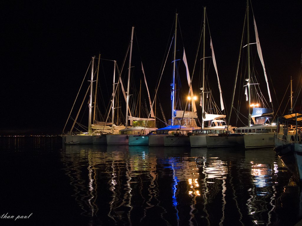 Обои ночь, огни, вода, отражение, яхты, яхта, night, lights, water, reflection, yachts, yacht разрешение 6016x4000 Загрузить