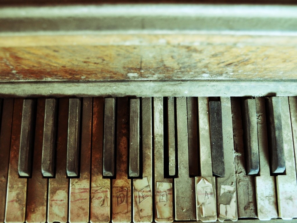 Обои пыль, пианино, клавиши, музыкальный инструмент, dust, piano, keys, musical instrument разрешение 2560x1600 Загрузить