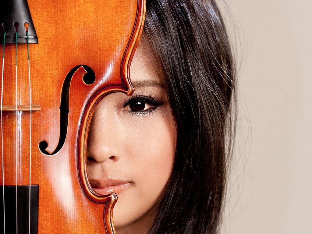 Обои девушка, скрипка, взгляд, струны, макияж, girl, violin, look, strings, makeup разрешение 2560x1600 Загрузить