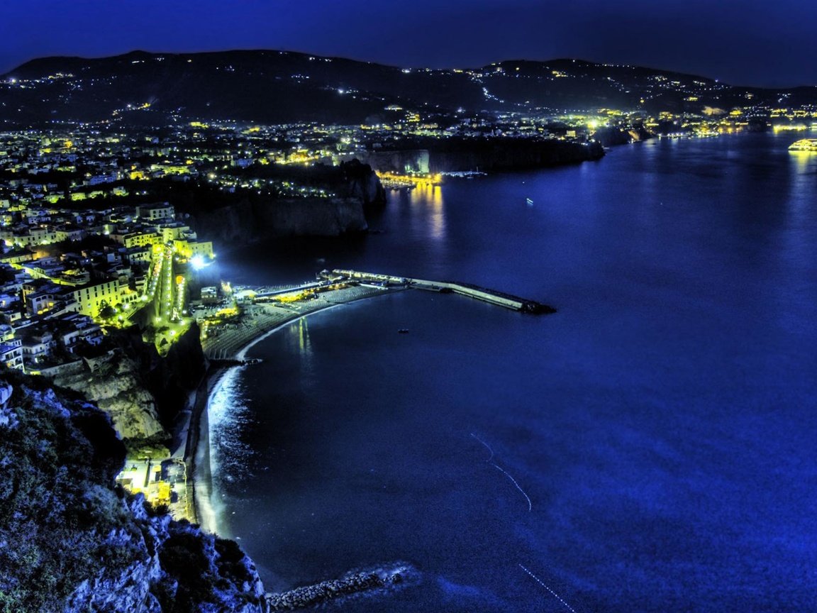 Обои ночь, огни, город, побережье, италия, амальфи, night, lights, the city, coast, italy, amalfi разрешение 2048x1279 Загрузить