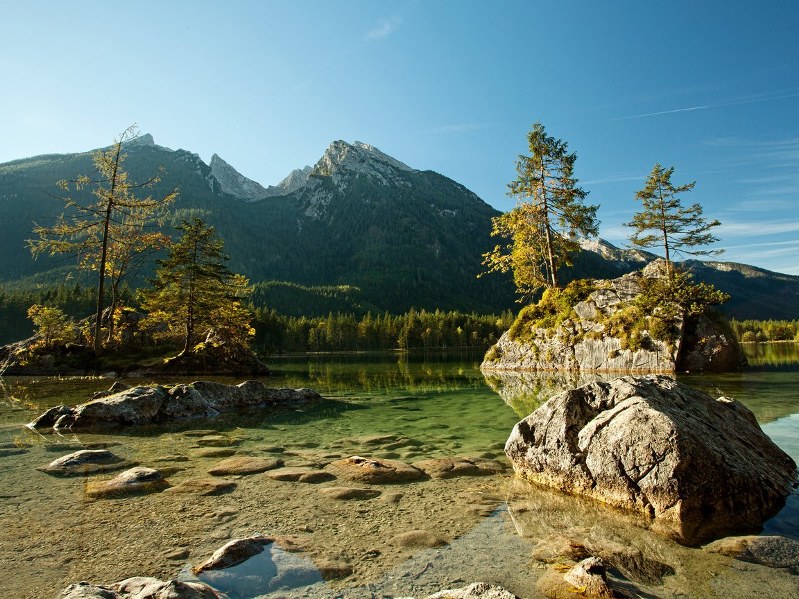 Обои небо, деревья, вода, горы, природа, камни, пейзаж, the sky, trees, water, mountains, nature, stones, landscape разрешение 2560x1600 Загрузить