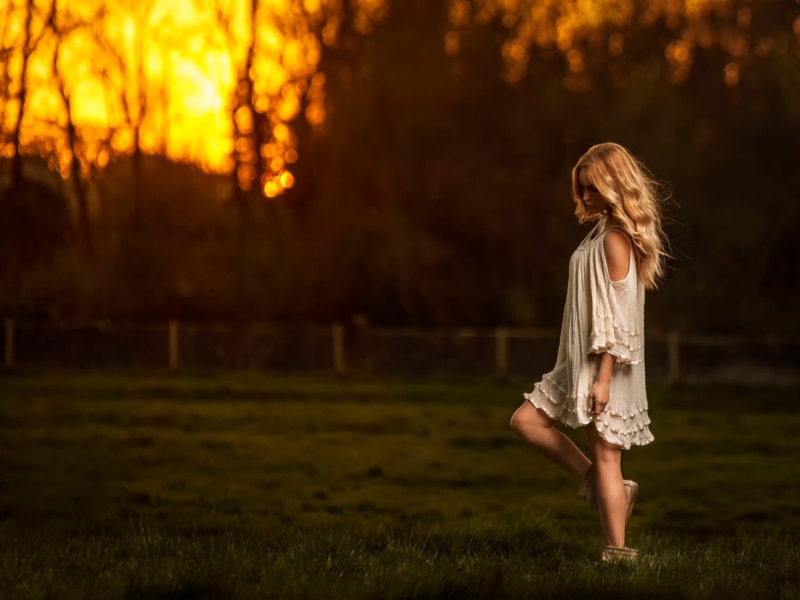 Обои небо, трава, природа, закат, девушка, блондинка, поле, the sky, grass, nature, sunset, girl, blonde, field разрешение 2048x1365 Загрузить