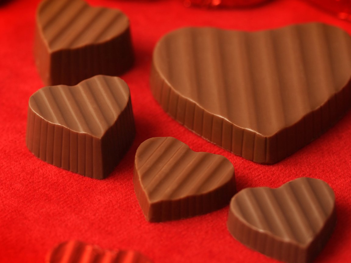 Обои конфеты, сладости, сердце, шоколад, красный фон, candy, sweets, heart, chocolate, red background разрешение 3000x2400 Загрузить