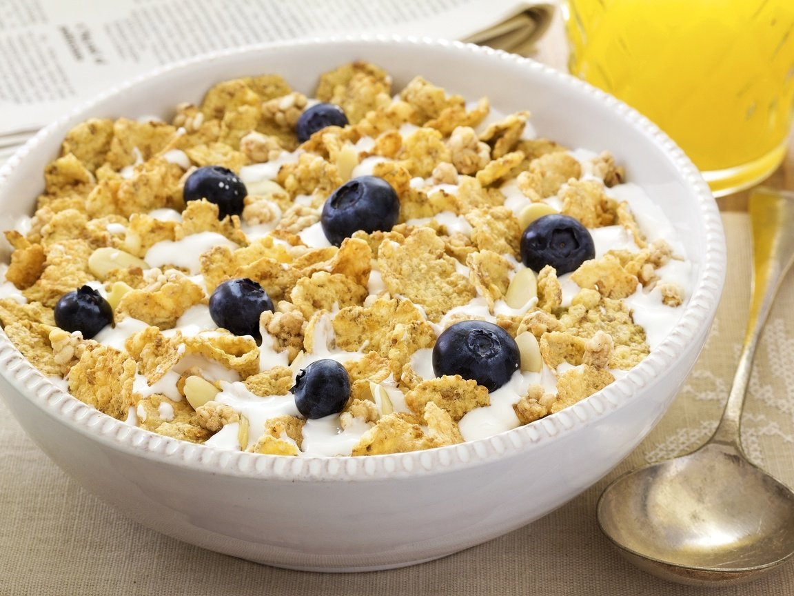 Обои завтрак, молоко, хлопья, голубика, кукурузные, breakfast, milk, cereal, blueberries, corn разрешение 2048x1365 Загрузить