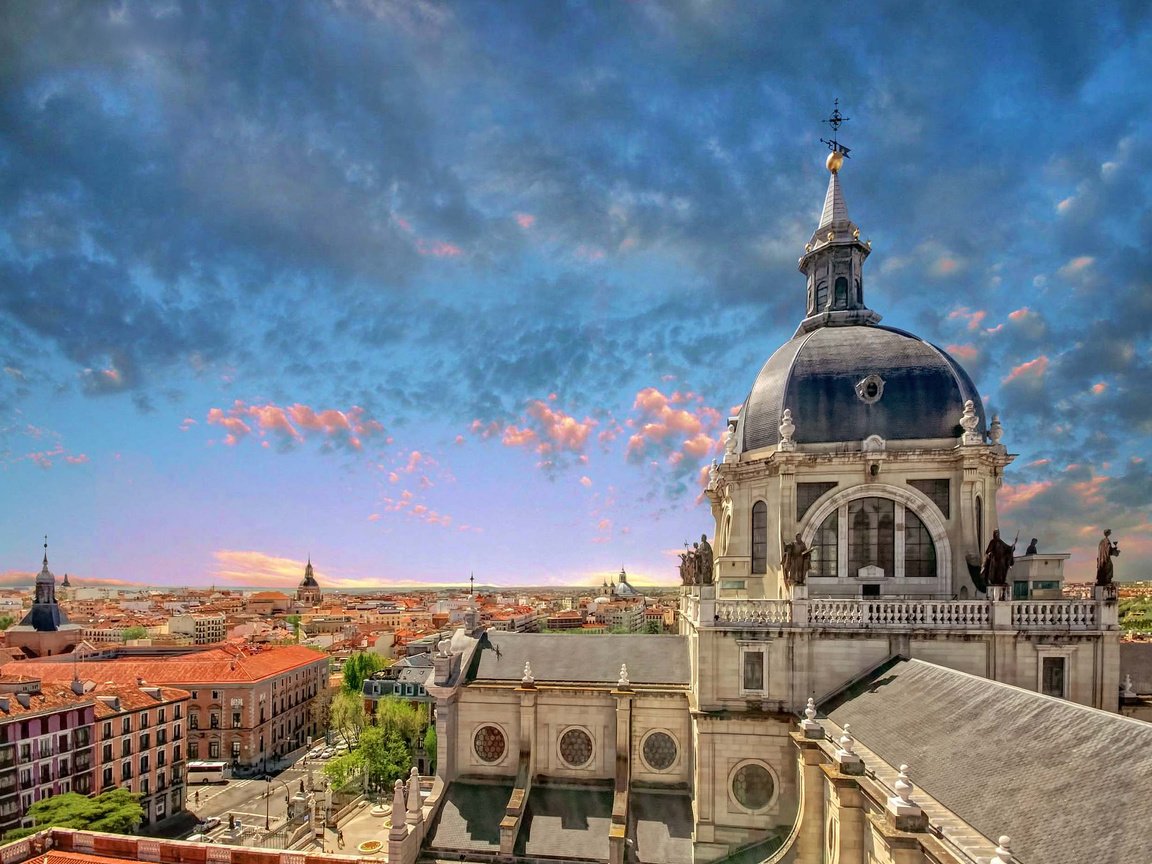 Обои небо, собор, панорама, испания, испании, мадрид, cathedral of saint mary the royal of la almud, almudena cathedral, собор альмудена, the sky, cathedral, panorama, spain, madrid, cathedral of the almudena разрешение 2048x1537 Загрузить