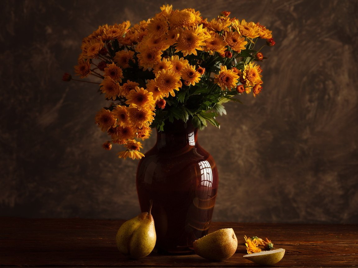 Обои цветы, фон, фрукты, ваза, натюрморт, груши, flowers, background, fruit, vase, still life, pear разрешение 2048x1280 Загрузить