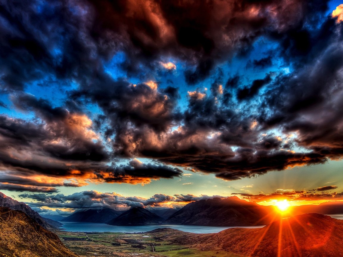 Обои небо, горизонт, свет, долина, облака, река, горы, солнце, закат, тучи, лучи, rays, the sky, horizon, light, valley, clouds, river, mountains, the sun, sunset разрешение 1920x1200 Загрузить